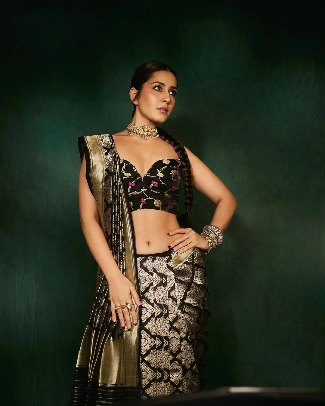 Raashi Khanna in Black Saree Sleeveless Blouse